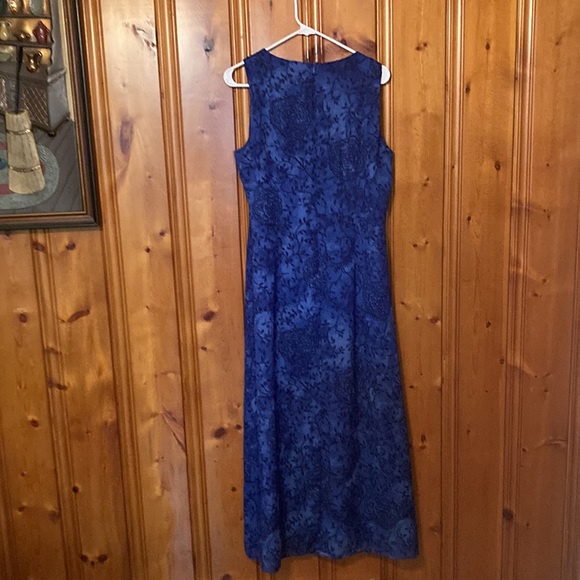 Size 14 Long Dress Women’s Positive Attuide with silp built in top to bottom - Picture 2 of 3